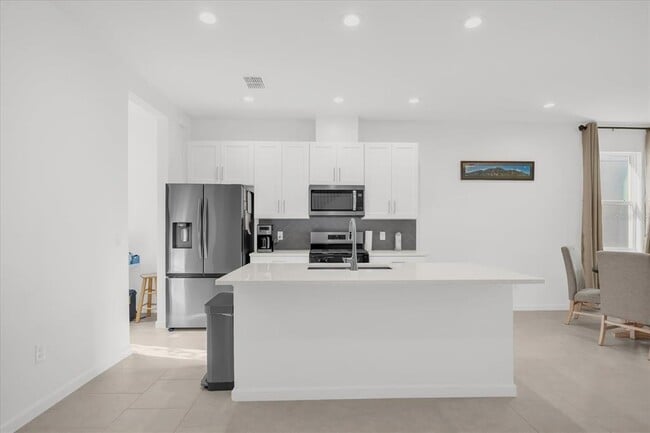 Building Photo - 2508 Cedar Rose St