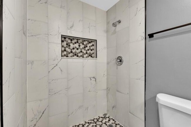 Building Photo - 815 Sherwood Dr