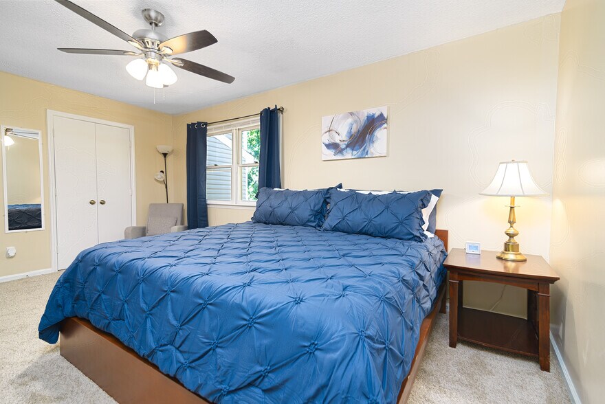 Building Photo - Room in Townhome on Rust Wood Pl