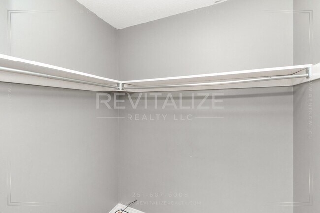 Building Photo - 9490 Cinder Dr