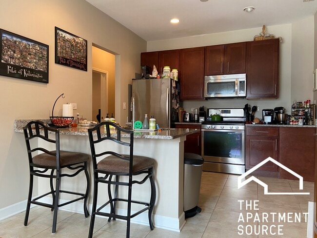 Primary Photo - 1811 N Clybourn Ave