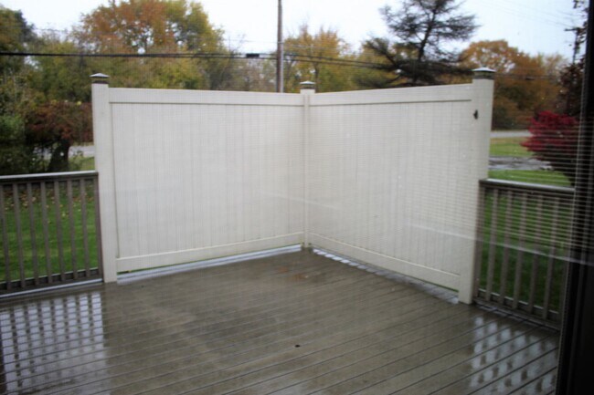 Building Photo - Available Now!- 2 Bedroom Condo In Davison