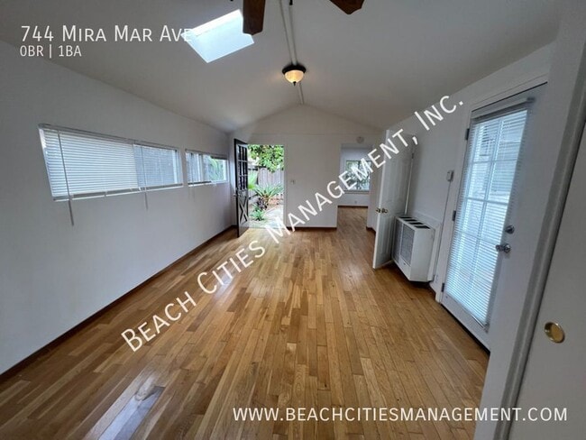 Building Photo - 744 Mira Mar Ave