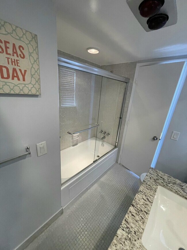 Building Photo - 720 Orton Ave