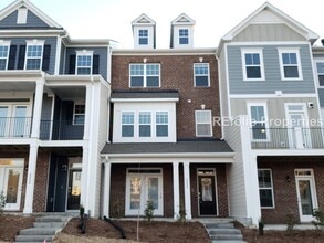 Building Photo - 2927 Great Lawn Rd