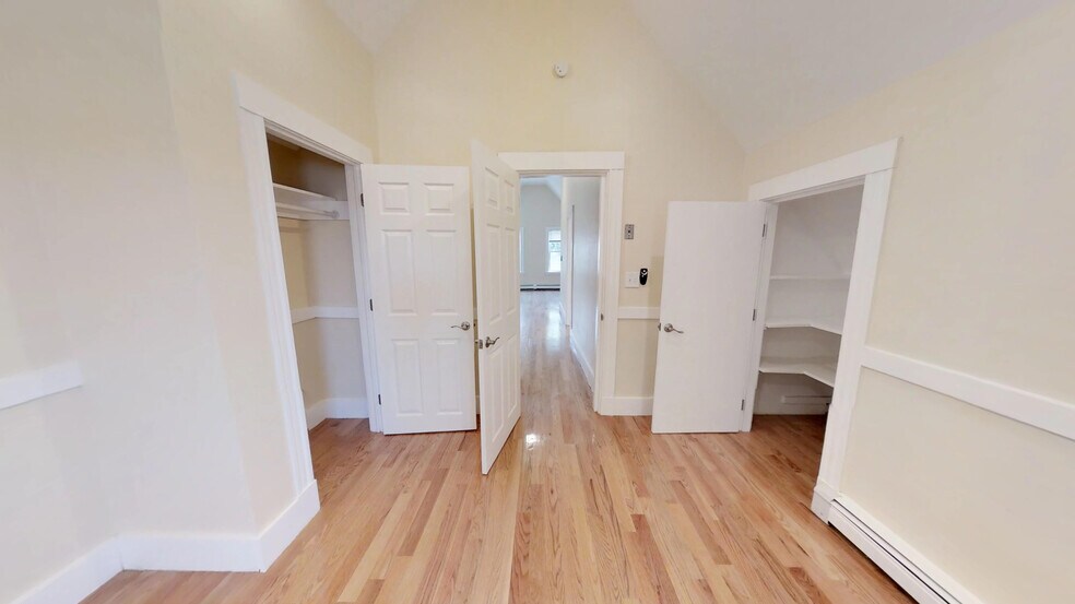 Building Photo - 17 Dow St