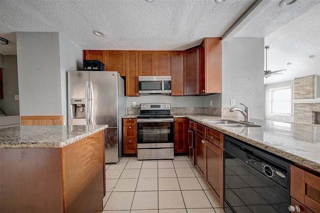 Building Photo - 13850 Walnut Hollow Ln