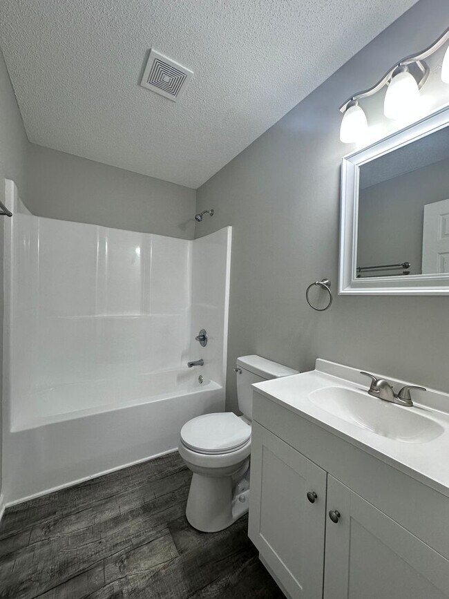 Building Photo - Pet Friendly 2-Bedroom Apartments in Maryv...