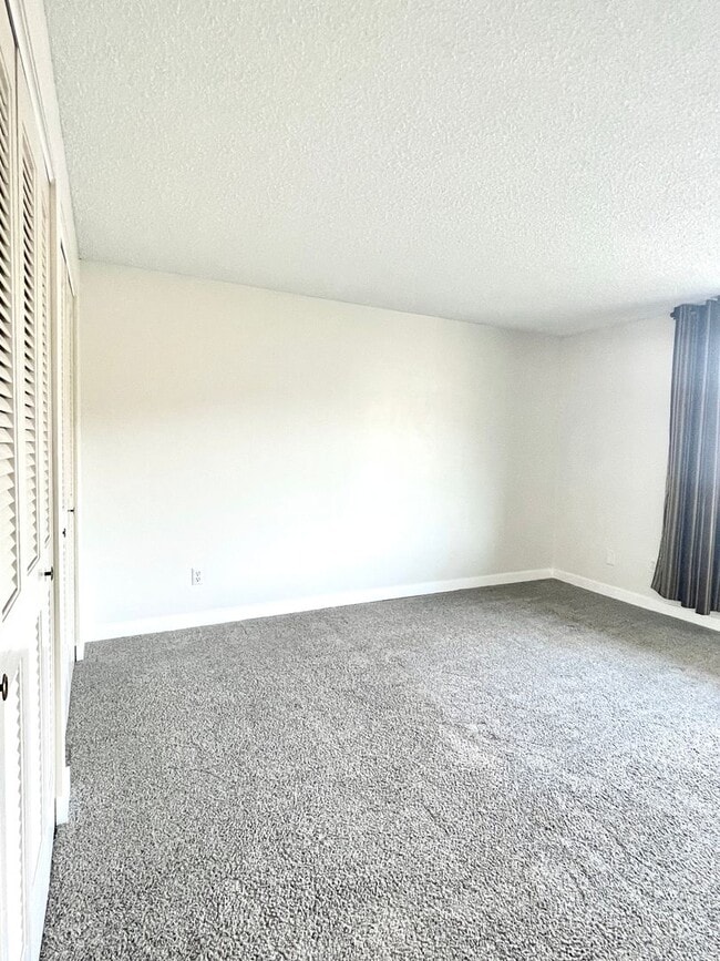 Building Photo - 521 E 5th Ave