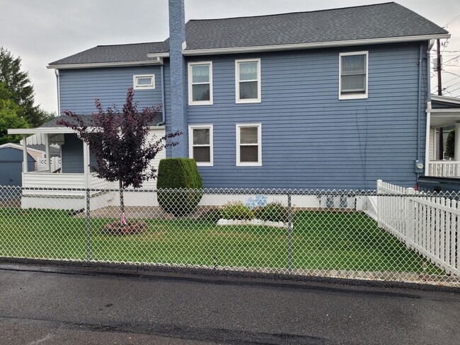 Building Photo - 21 Cook St