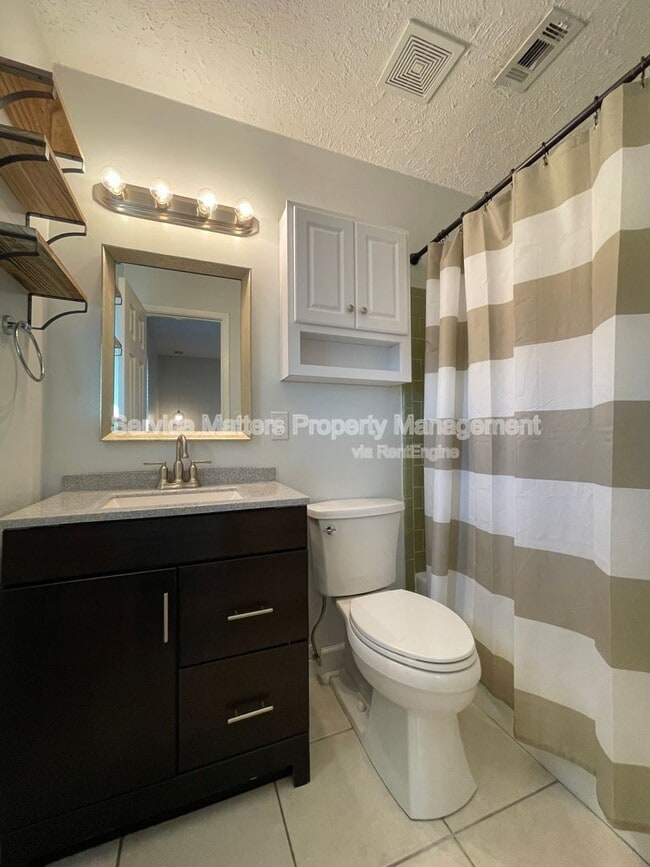 Building Photo - 5057 Pennington Ln