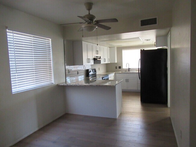 Building Photo - Spacious 4 Bedroom Home in Convenient Mesa...