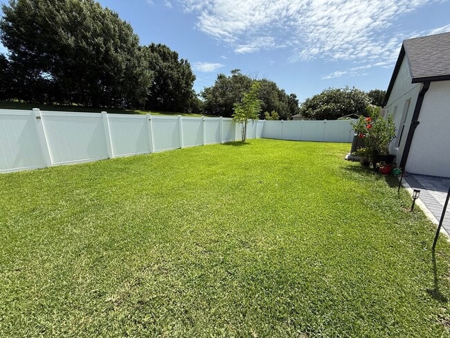 Building Photo - 4/2 Remodeled Groveland Home