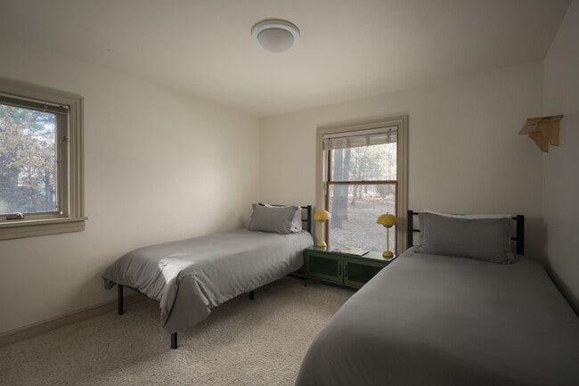 Building Photo - 2237 Lockwood Dr