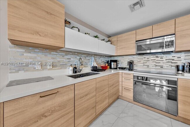 Building Photo - 16385 Biscayne Blvd