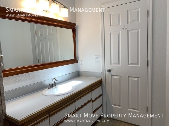 Building Photo - 222 Straughan-