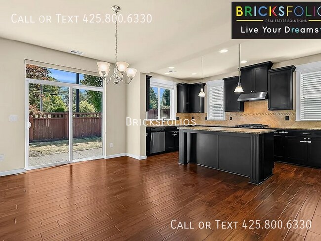 Building Photo - 814 Mount Baker Pl NE