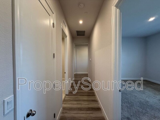 Building Photo - 614 Madrone St