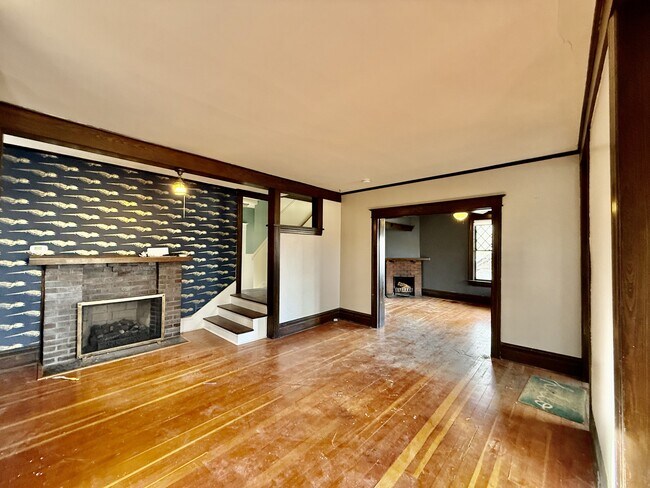 Building Photo - 1228 Bryan Ave