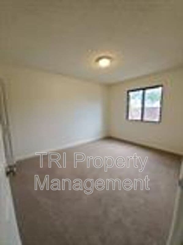 Building Photo - 2141 28th Ave Ct