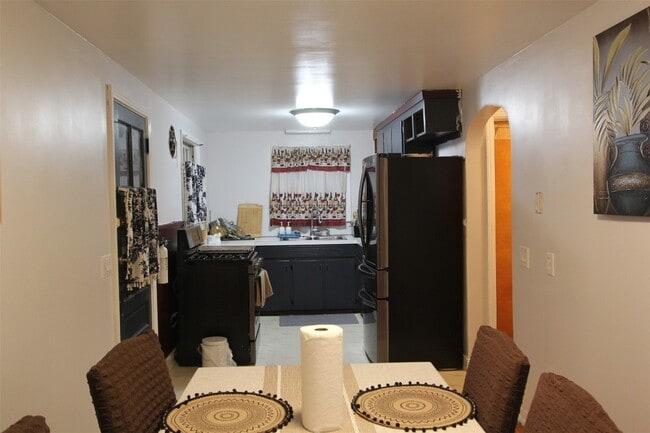 Building Photo - 701 Delano Ave