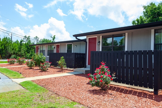 Building Photo - 425 E 19th St