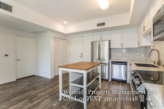 Building Photo - 12655 Bluff Creek Dr