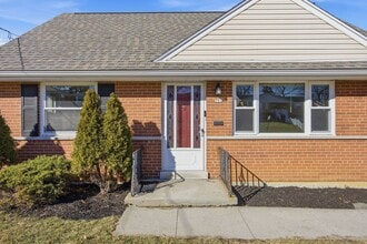 Building Photo - DELHI - Charming Brick Cape Cod 3-4 bed 1.5 bath.