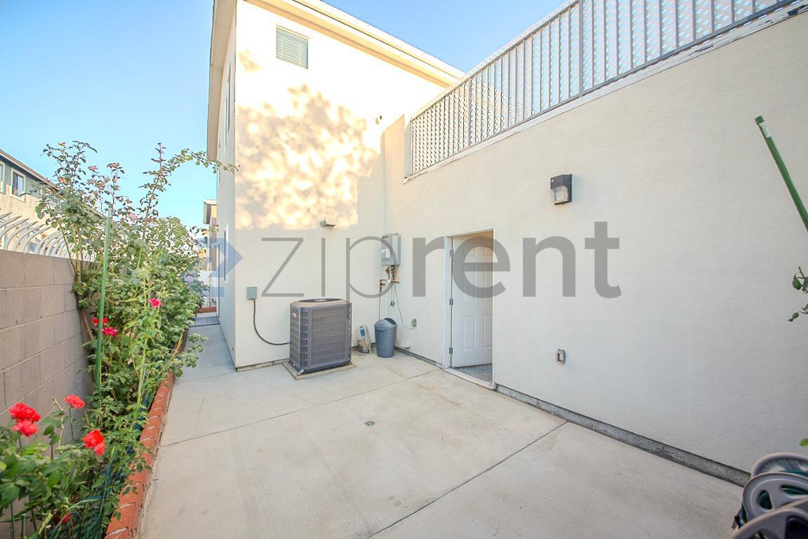 Building Photo - Unit