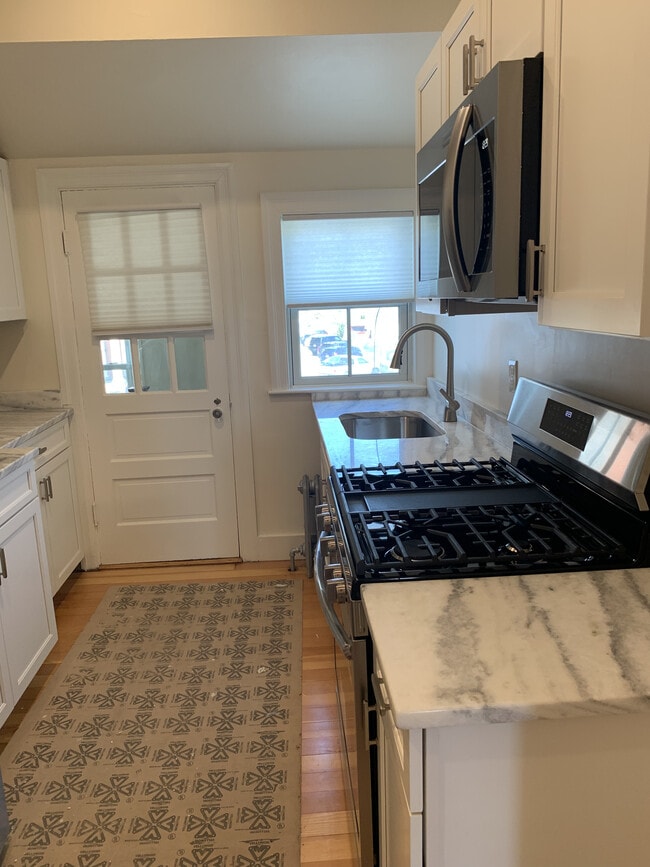 Kitchen - 96 Middle St