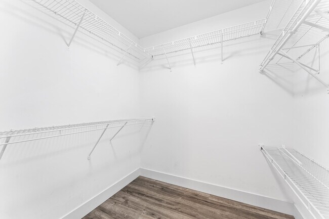 Building Photo - 1700 Embassy Dr