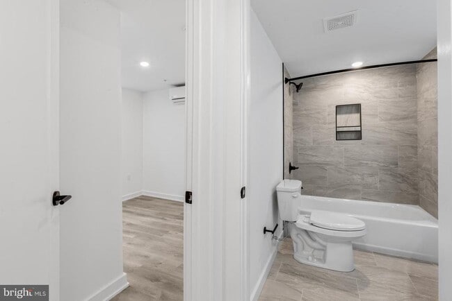 Building Photo - 2046 E Lehigh Ave