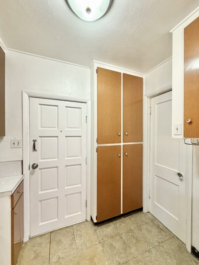 Building Photo - 1013 23rd St W