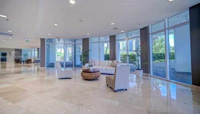 Building Photo - 6515 Collins Ave