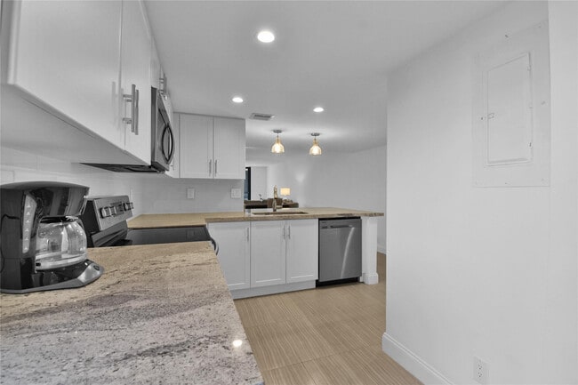 Building Photo - 4201 N Ocean Dr