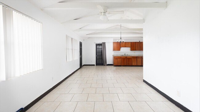 Building Photo - 420 S Caroline St