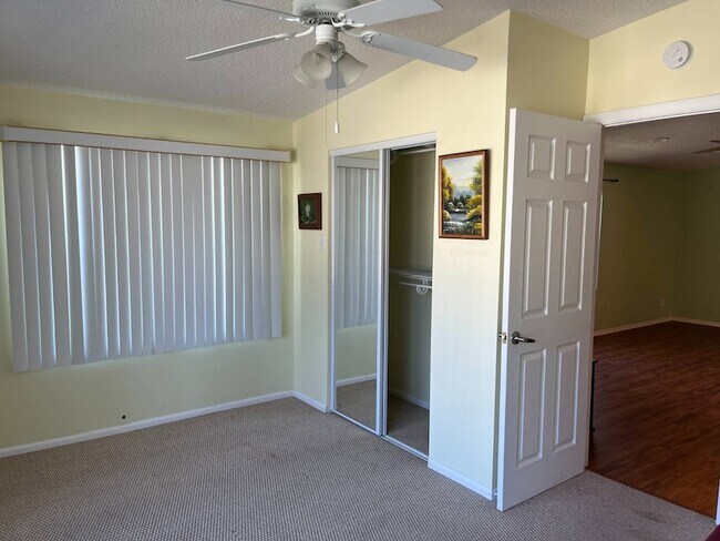 Building Photo - 5870 SW 59th St