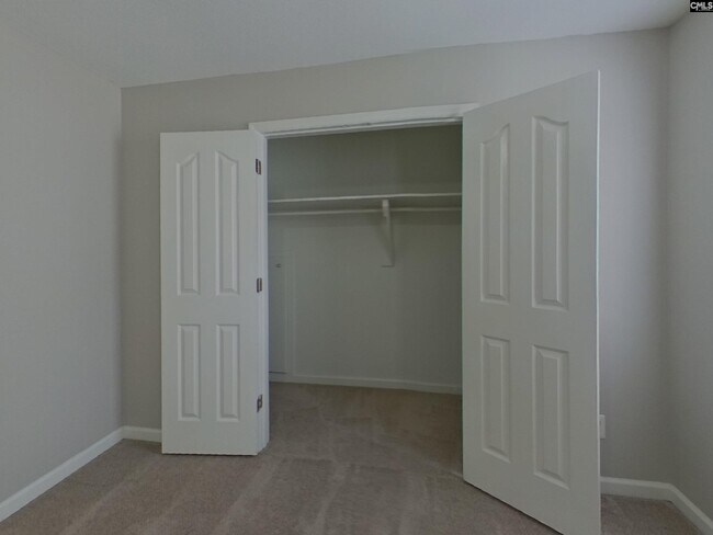 Building Photo - 337 Montclaire Ln