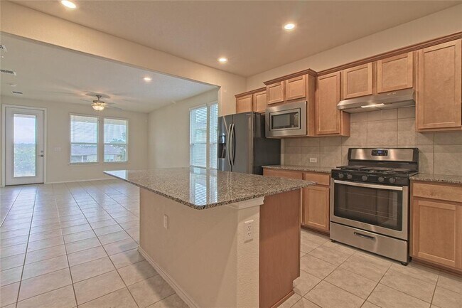 Building Photo - 608 Benton Ln