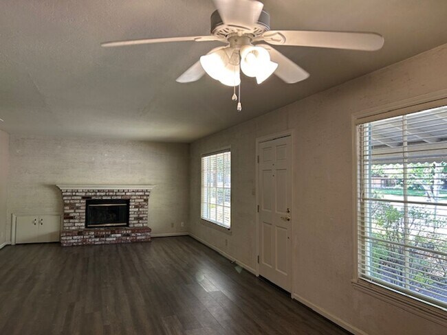 Building Photo - 2280 Summerfield Rd