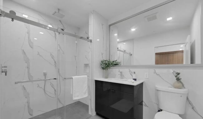 Building Photo - The Avenue