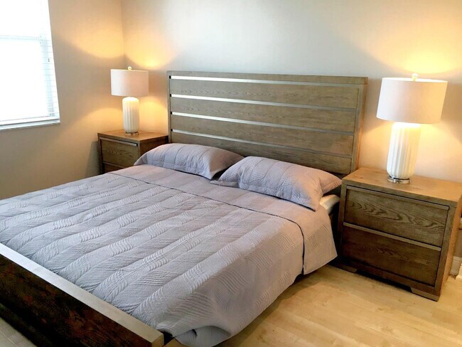 Building Photo - 1009 N Ocean Blvd