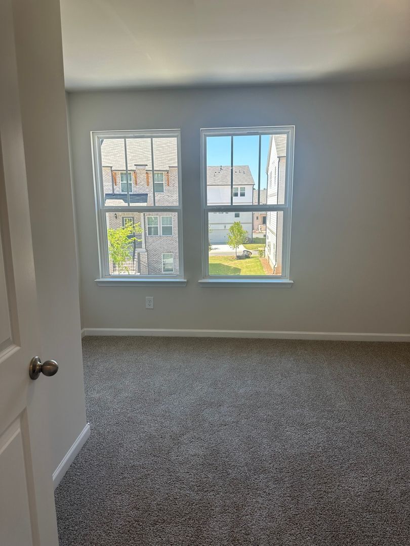 Building Photo - 3645 Shore Wood Ave