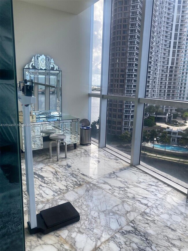 Building Photo - 475 Brickell Ave