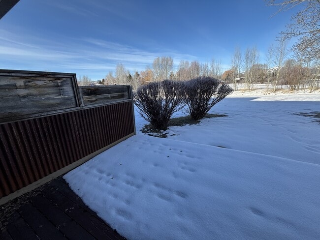 Building Photo - 1655 W Big Trail Dr