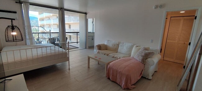 Building Photo - Fully Furnished Studio with Parking in Waikiki