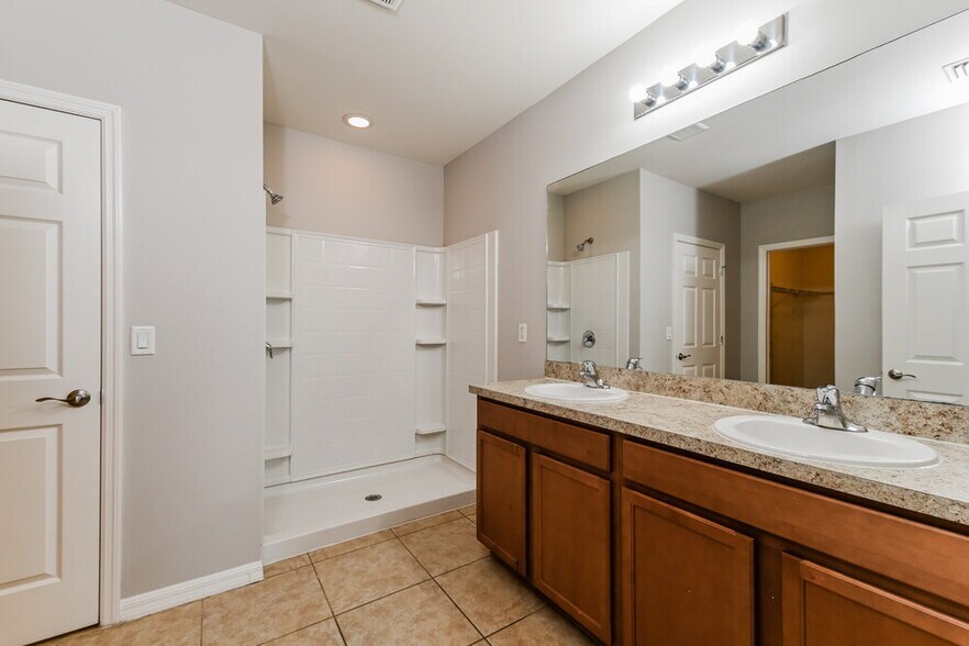 Building Photo - 25 SW 19th Terrace