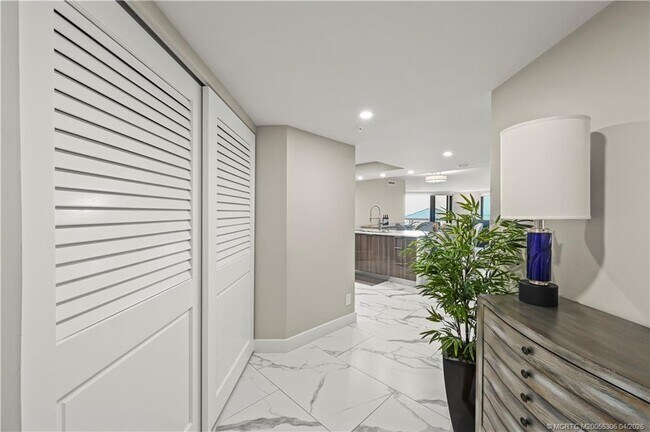 Building Photo - 9650 S Ocean Dr