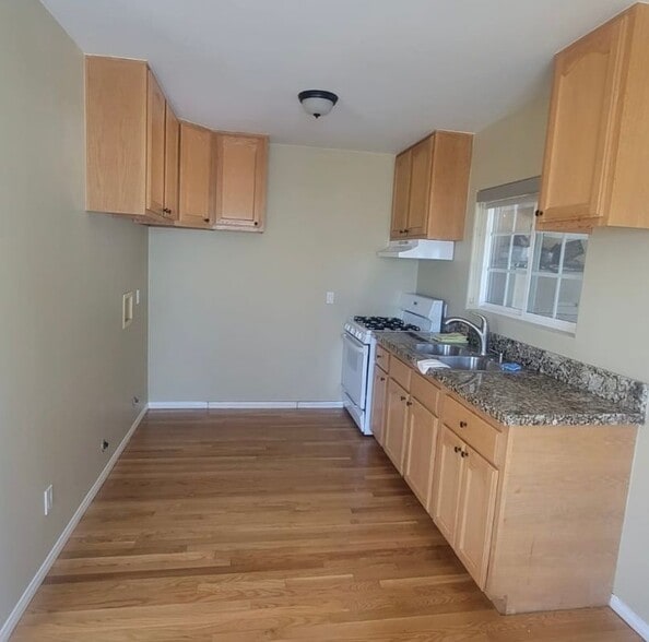 Building Photo - 8059 Van Noord Ave