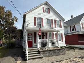 Building Photo - 18 Meadow Ave